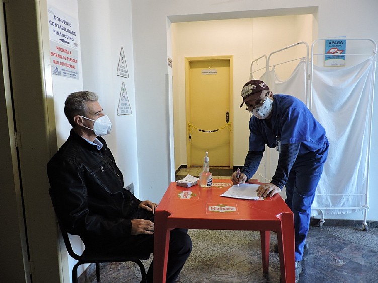 Colaboradores da Santa Casa de Misericórdia de Jales votam em eleição da CIPA