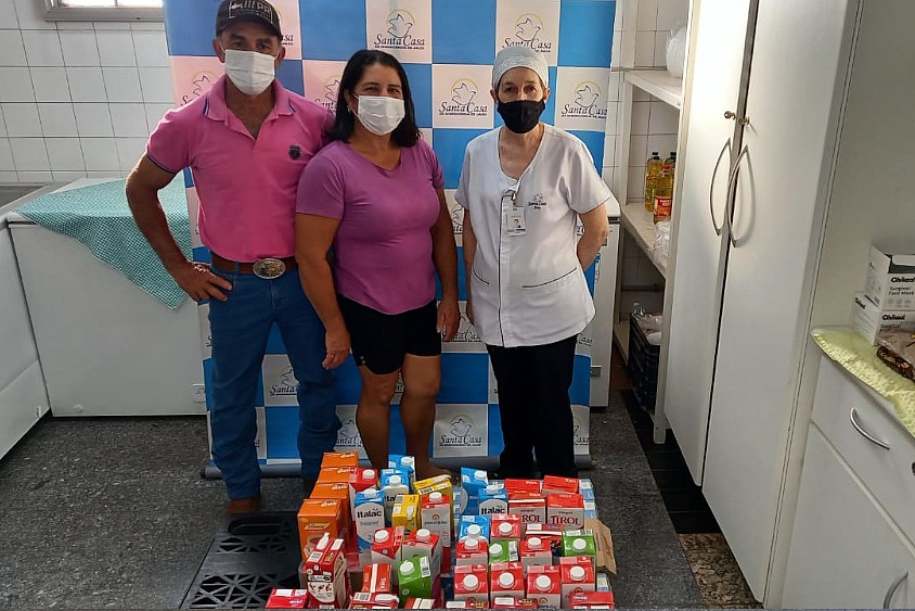 Festa Junina: Comunidade Bairro da Peroba de Jales realiza doação de leite para Santa Casa
