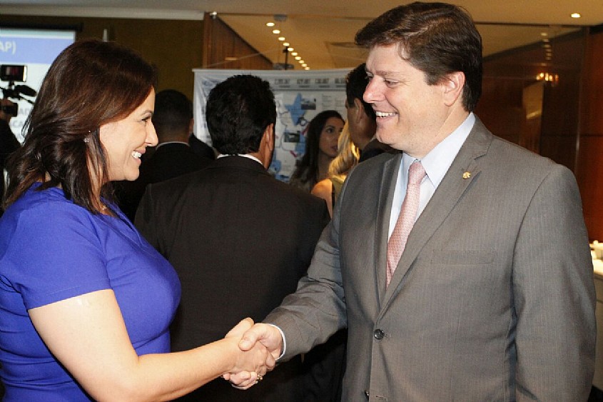 Luciana Vicente leva o nome da Santa Casa de Jales para mais de setenta parlamentares em Brasília