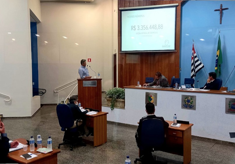 Provedor Toshiro Sakashita realiza apresentação sobre a Santa Casa na Câmara Municipal de Jales