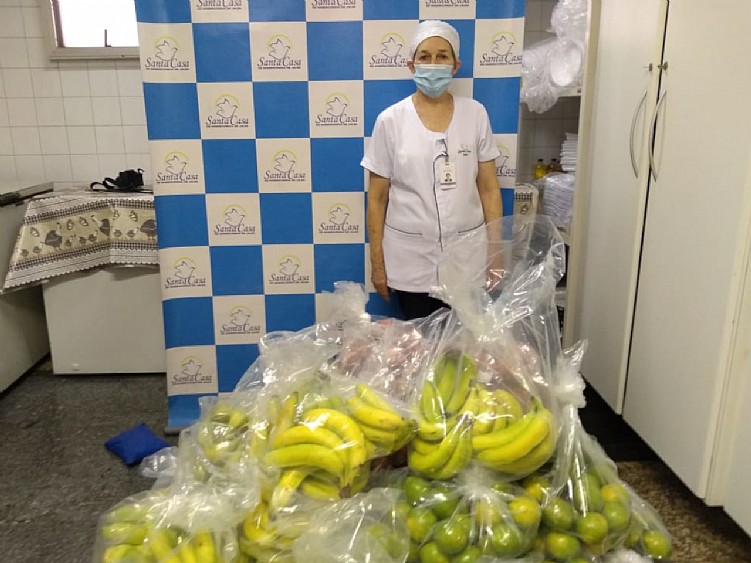 Grupo “Amigas com amor realiza doações de frutas para a Santa Casa de Misericórdia de Jales