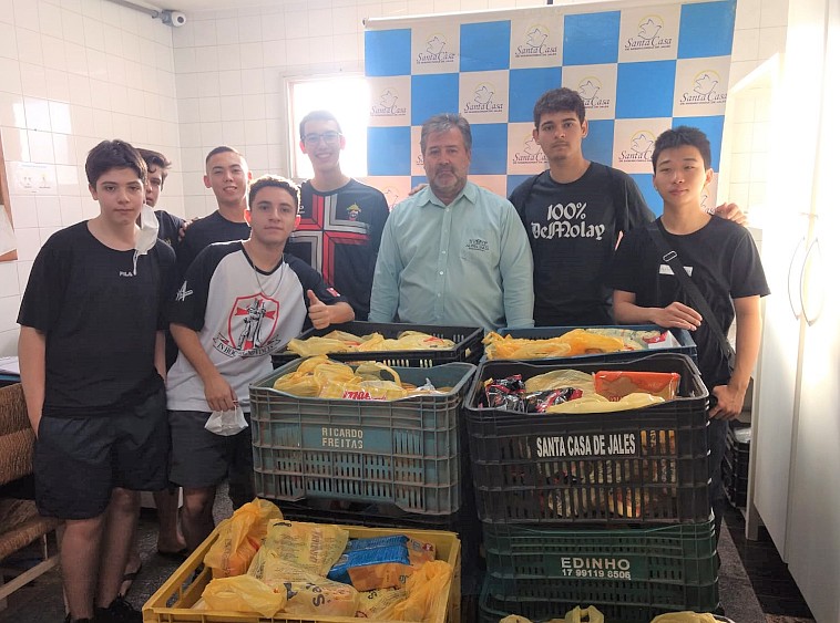 Grupo de DeMolay realiza arrecadação de alimentos em prol a Santa Casa de Misericórdia de Jales