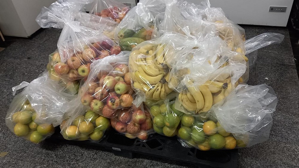 Pomar Solidário: Grupo “Amigas com amor realiza doações de frutas para a Santa Casa de Jales