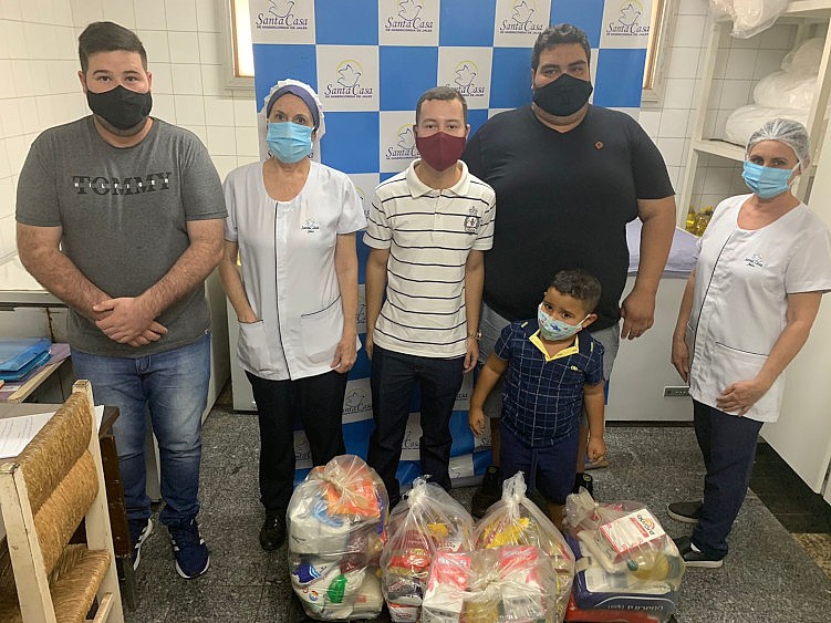 Membros da igreja Nova Geração em Cristo da cidade de São Francisco realizam arrecadação de alimentos em prol da Santa Casa de Misericórdia de Jales