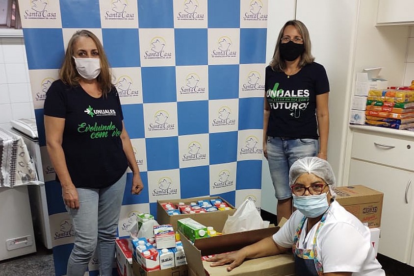 Santa Casa de Misericórdia de Jales recebe doações de leite integral de ação “Drive Thru Solidário”