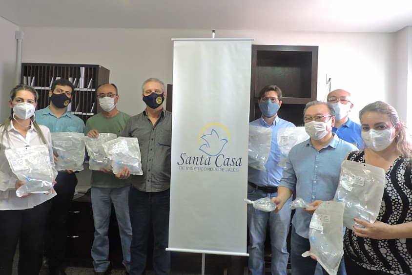 Santa Casa de Misericórdia de Jales recebe doações de máscaras de campanha que contou com apoio do Rotary Club “Grandes Lagos” de Jales