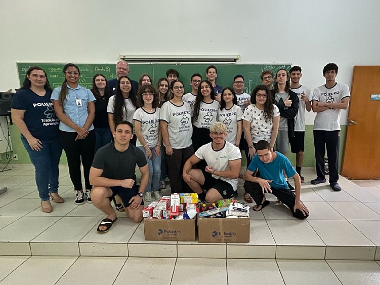 “Trote Solidário do Colégio Ferreira Prado arrecada alimentos em prol da Santa Casa