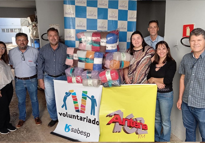 Santa Casa de Jales recebe doação de mantas da Campanha do Agasalho por meio da SABESP e da Rádio Antena 102FM