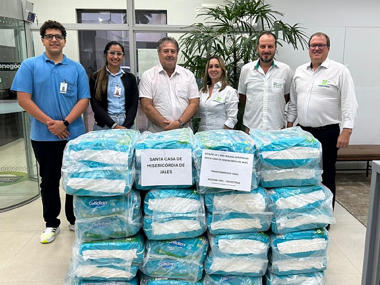 Sicoob Credicitrus realiza doação de fraldas geriátricas para Santa Casa de Jales
