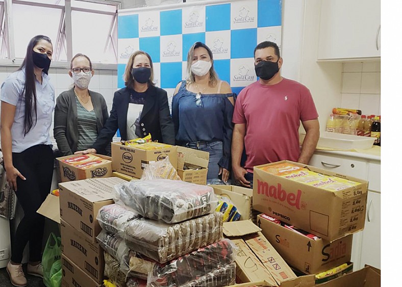 Santa Casa de Jales recebe doações de Amigos de Santa Salete e Urânia em Campanha de alimento Solidário