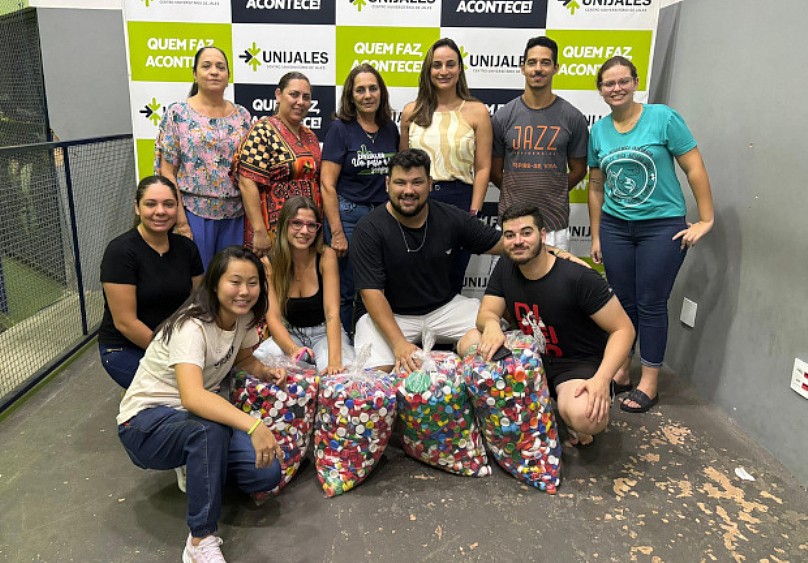 Alunos da Unijales doam milhares de tampinhas para a Santa Casa de Jales