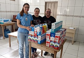 Santa Casa de Jales recebe doação de leite do Teatro Musical Paixão de Cristo