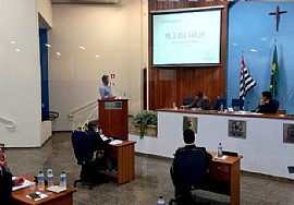 Provedor Toshiro Sakashita realiza apresentação sobre a Santa Casa na Câmara Municipal de Jales