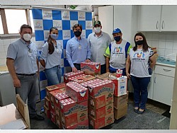 Moradores de Aparecida DOeste se reúnem e doam mais de 500 litros de leite integral a Santa Casa de Jales