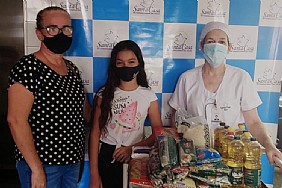 Moradora de Dirce Reis de 9 anos faz campanha para arrecadar alimentos para a Santa Casa de Misericórdia de Jales.