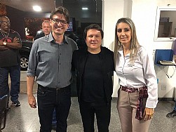 Cantor Giovani dá show de humildade em visita à Santa Casa de Jales antes de realizar show na sexta-feira, 20 de setembro